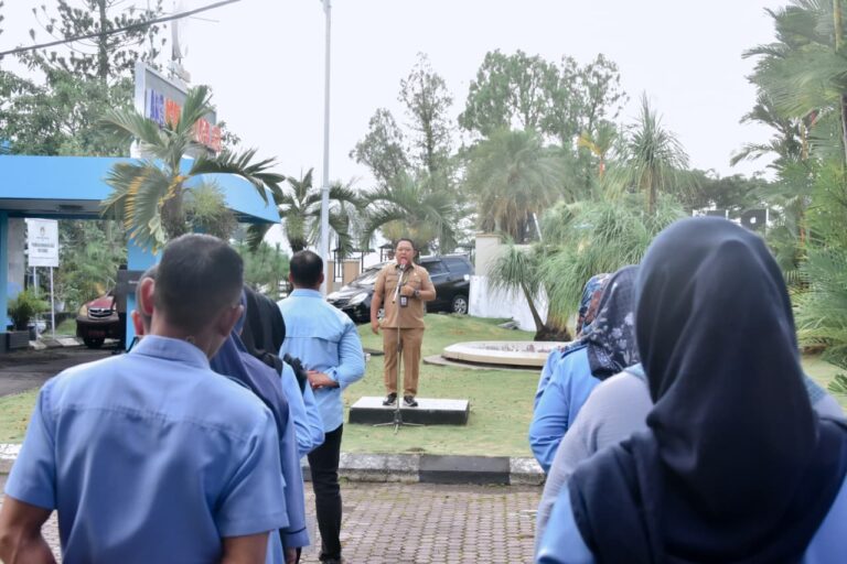 Sekda Rizal Marsoly Pimpin Apel di Perumda Ake Gaale, Tegaskan Penguatan Pelayanan Publik