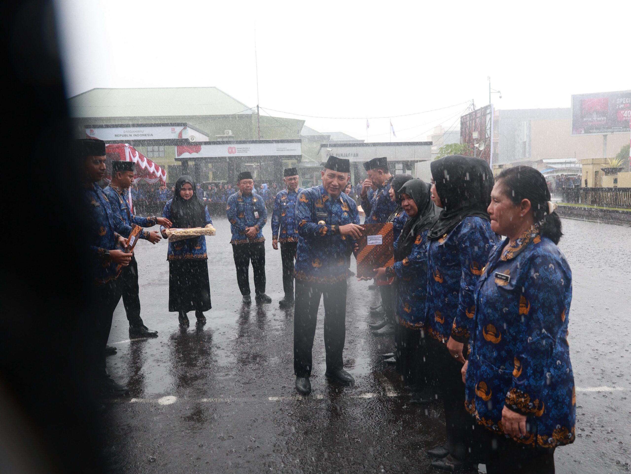 Upacara HUT KORPRI Ke-54 di Ternate: Basah Guyup, Semangat Tetap Membara