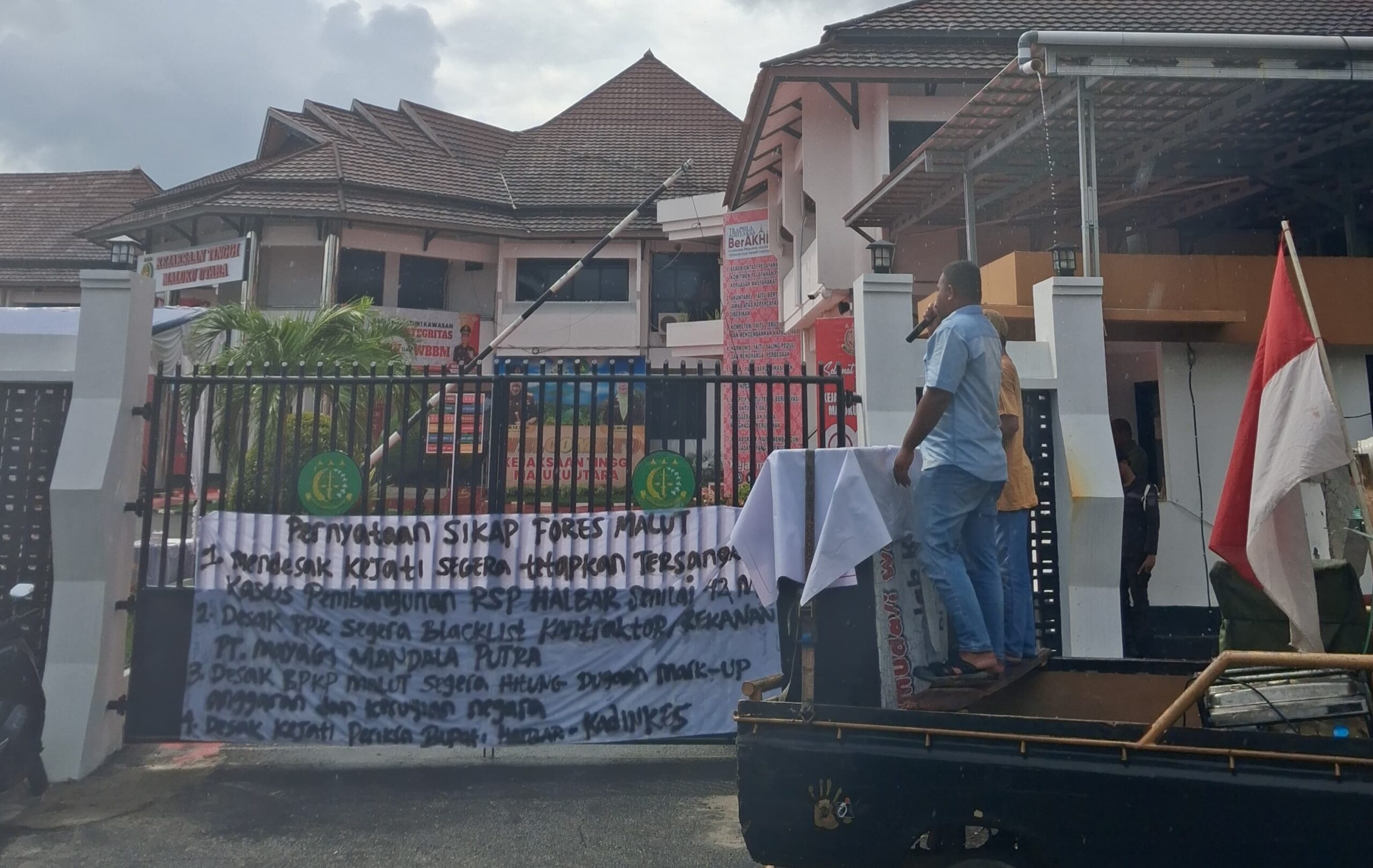 Proyek RS Pratama Rp 42,9 Miliar Bermasalah, FORES Desak Kejati Seret Bupati Halbar