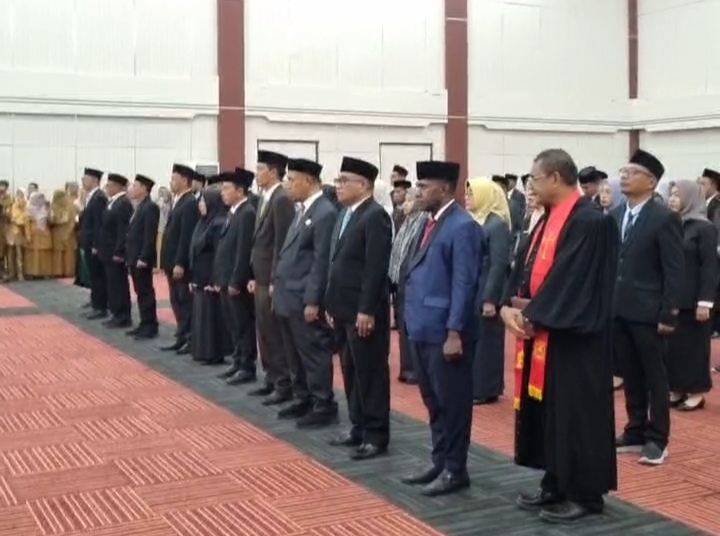 Pejabat Eselon III dan IV Resmi Dilantik Wagub Sarbin Sehe